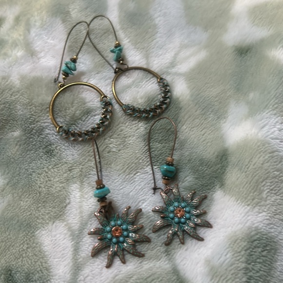 Earring bundle. A set of two bronze colored dangle earrings with teal coloring - Picture 3 of 9